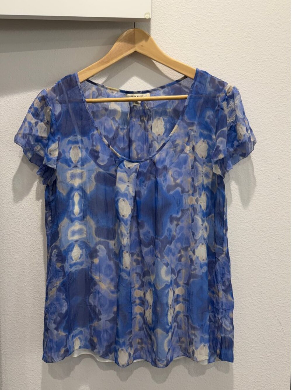 Banana Republic 100% Silk Water Dyed Blue White Size Medium